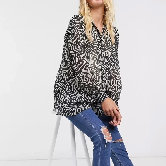 ASOS DESIGN Maternity‎ Long Line Tunic Shirt Semi Sheer Mono Swirl Print 8 - Picture 2 of 11